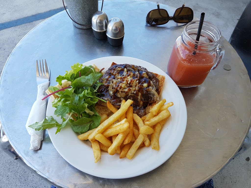 Munchas Cafe and Catering | cafe | Ground Floor Surf Club Shelly Beach, Shelly Beach Rd, Shelly Beach NSW 2261, Australia | 0243338197 OR +61 2 4333 8197