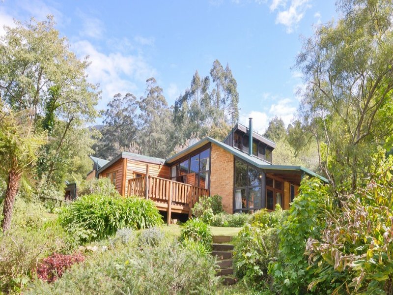 Cosy Mountain Retreat | Hazelwood Rd, East Warburton VIC 3799, Australia | Phone: 0455 252 222