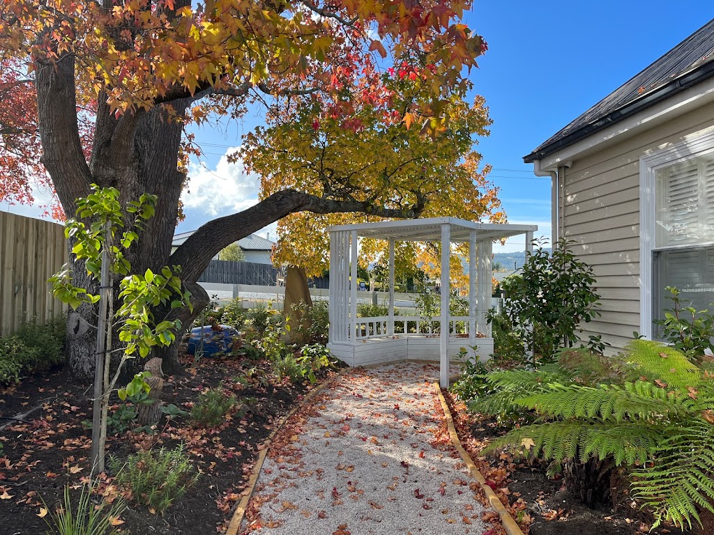 Oak & Rose Garden Co. | 7 Ranelagh St, Ranelagh TAS 7109, Australia | Phone: 0424 224 627