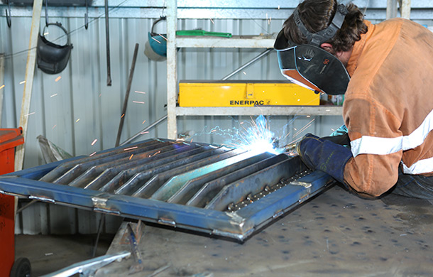Gordon’s Welding Service | store | LOT 4 Industrial Rd, Collinsville QLD 4804, Australia | 0747856227 OR +61 7 4785 6227