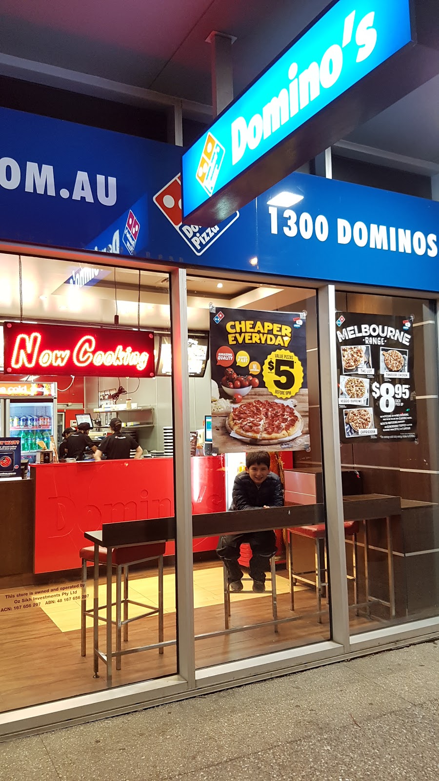 Dominos Pizza Caroline Springs | meal delivery | Central Shopping Centre, Shop 19, 13 - 15 Lake Street, Caroline Springs VIC 3023, Australia | 0373788320 OR +61 3 7378 8320