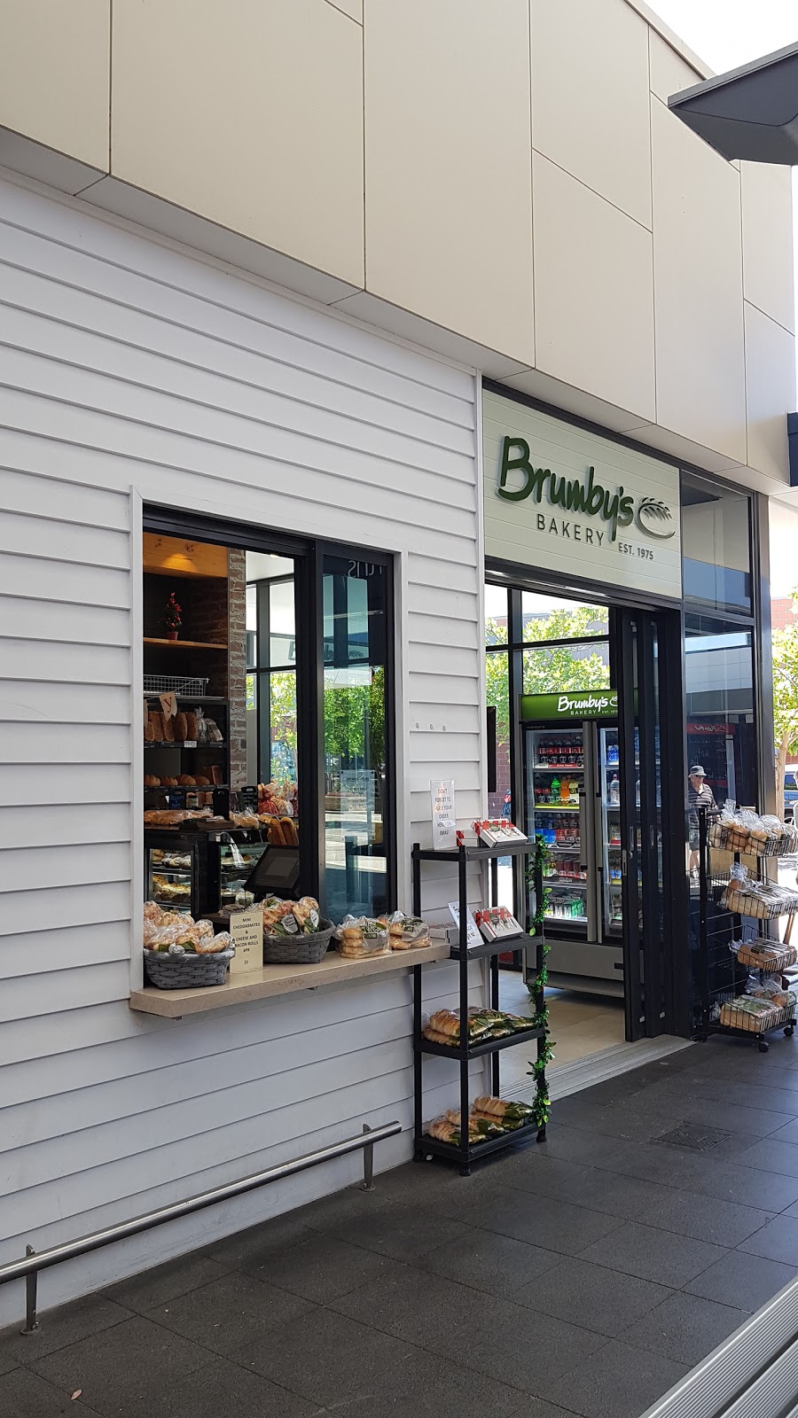 Brumbys | bakery | Harvest Lakes Shopping Centre, 5A/80 Lyon Rd, Atwell WA 6164, Australia | 0893958145 OR +61 8 9395 8145