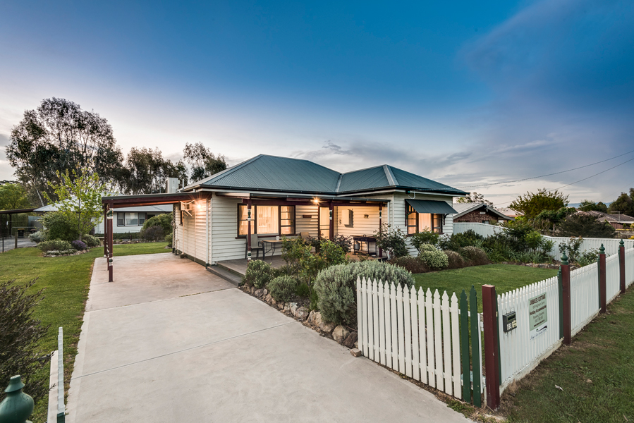 Robyns Nest Country Cottages | 69 Highton Ln, Mansfield VIC 3722, Australia | Phone: 0427 030 957