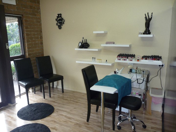 Black Swan Beauty | hair care | 5A Robinlee Ave, Burwood East VIC 3151, Australia | 0416199639 OR +61 416 199 639