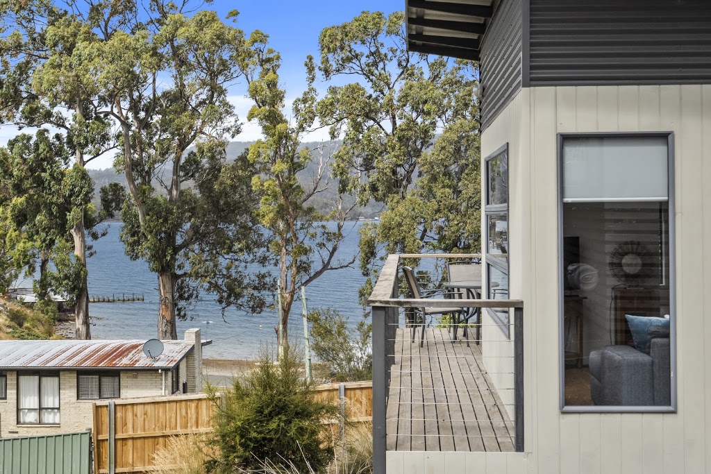 Dover Bay Cottages | 49 Bay View Rd, Dover TAS 7117, Australia | Phone: 0486 045 888