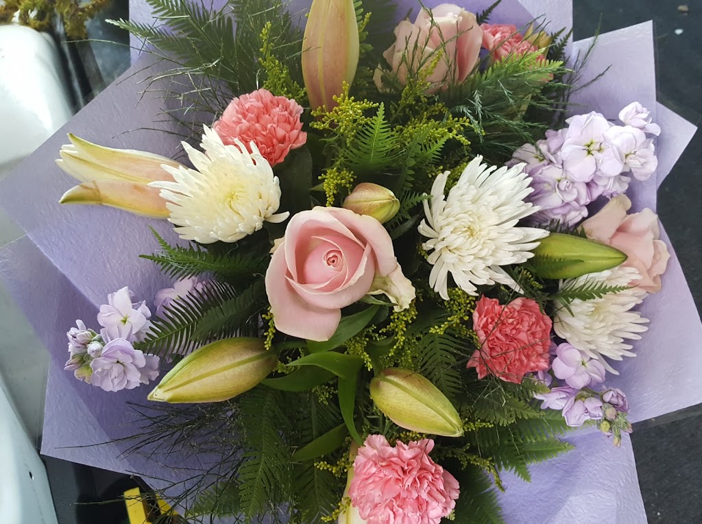 Southerdens Florist | 33 Honeyeater Dr, Highfields QLD 4352, Australia | Phone: (07) 4638 3622