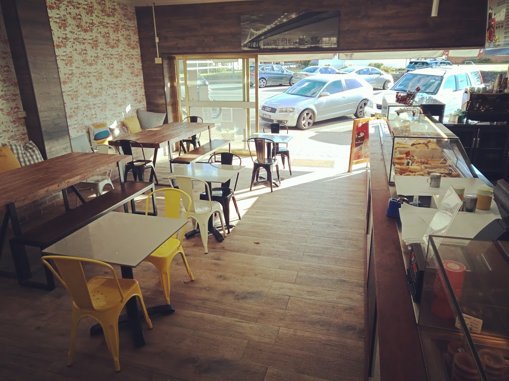Gerringong Cafe and Takeaway | meal takeaway | shop 4/100 Fern St, Gerringong NSW 2534, Australia | 0283200911 OR +61 2 8320 0911