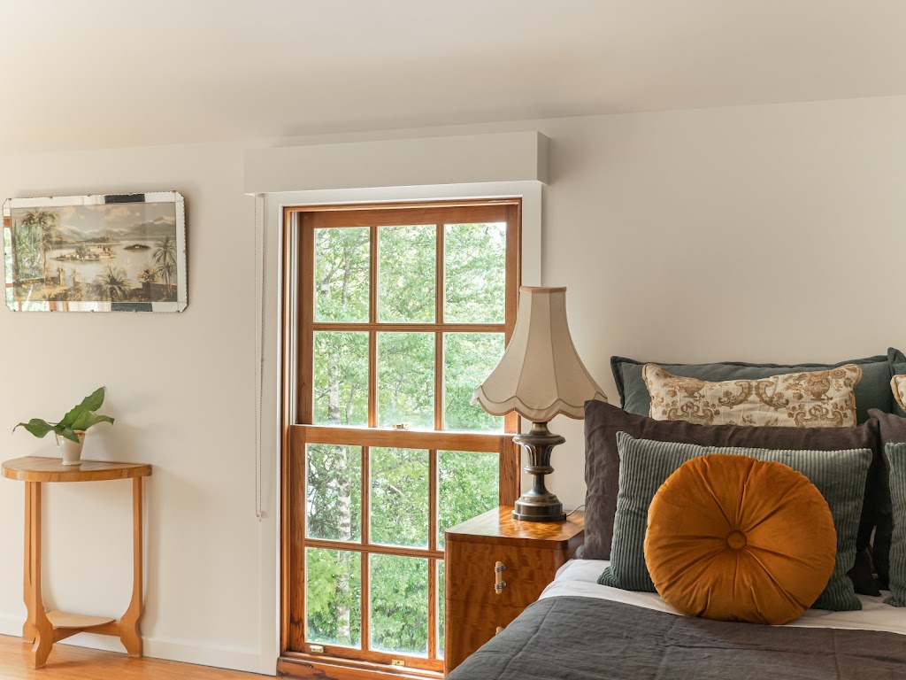 The Cosmopolitan Cottage | Luxury Accommodation | 10 Quarry St, Trentham VIC 3458, Australia | Phone: (03) 5424 1516