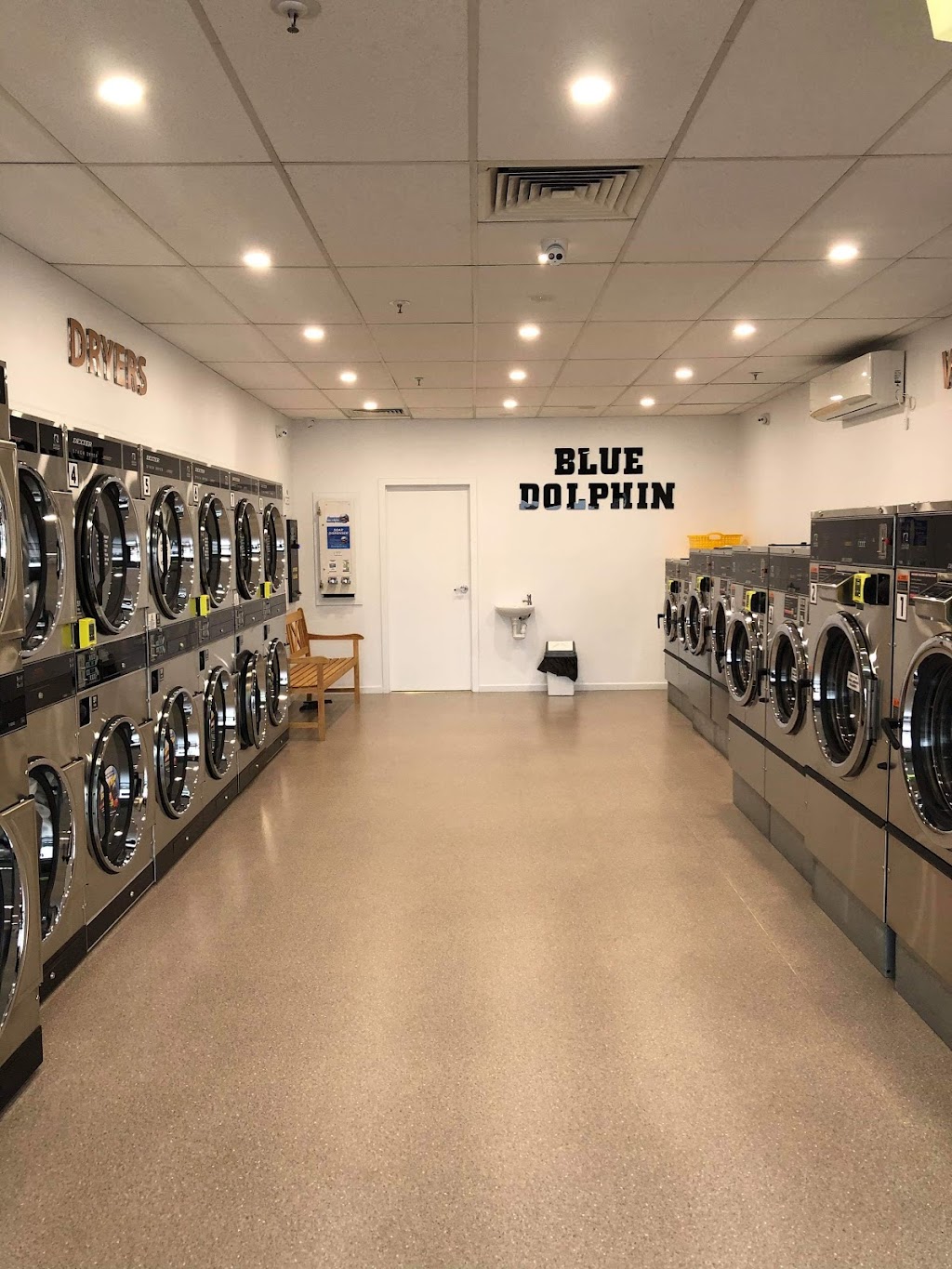 Blue Dolphin Coin Laundry- Meadow Heights | Shop 4A/55-63 Paringa Blvd, Meadow Heights VIC 3048, Australia | Phone: 0434 431 999