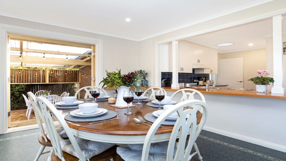 The Nook - Holiday Rental Specialists | lodging | 7 Farmborough Cl, Bowral NSW 2576, Australia | 0248625200 OR +61 2 4862 5200