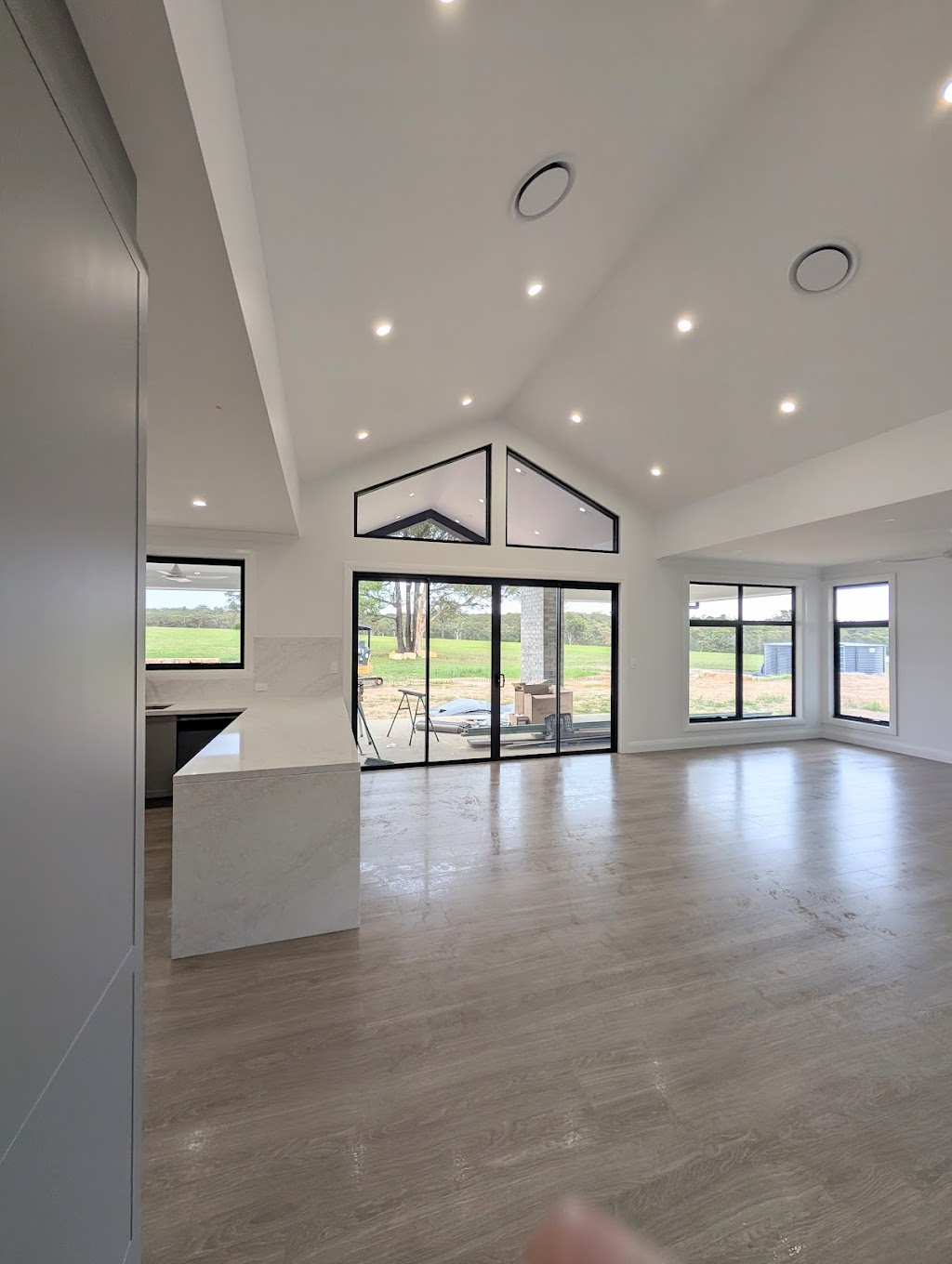 LSR Team Clean | Lacepede Pl, Hinchinbrook NSW 2168, Australia | Phone: 0450 605 200