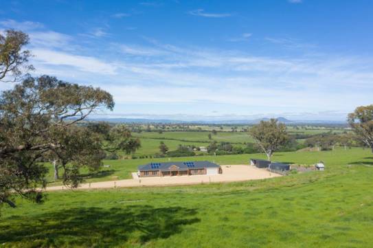 Pirbright Farm Stay | 282 Reynolds Rd, Barwite VIC 3722, Australia | Phone: 0417 889 119