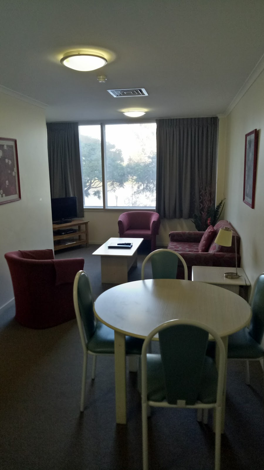 Chasely Apartment Hotel | 435 Coronation Dr, Torwood QLD 4066, Australia | Phone: (07) 3371 4000