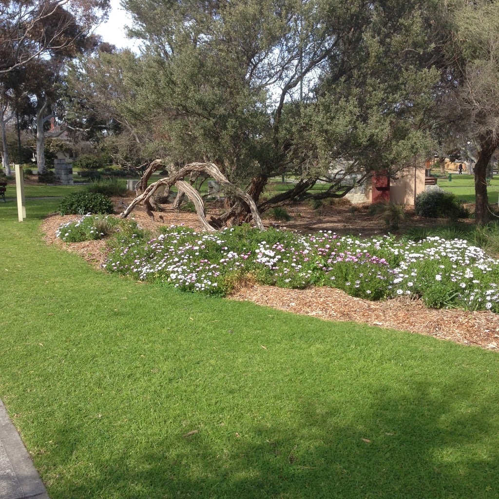 Mornington Memorial Park | park | 22 Empire St, Mornington VIC 3931, Australia