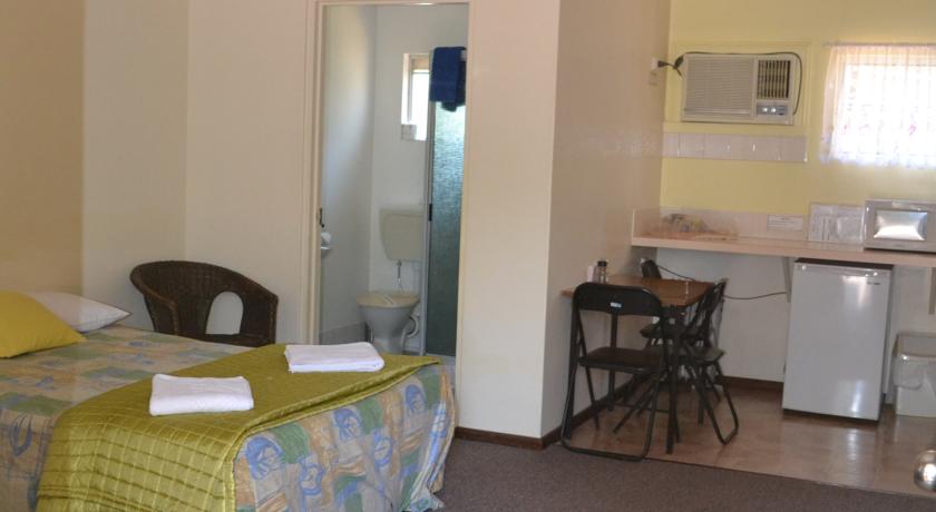 Affordable Gold City Motel | 28 Dalrymple Rd, Toll QLD 4820, Australia | Phone: (07) 4787 2187