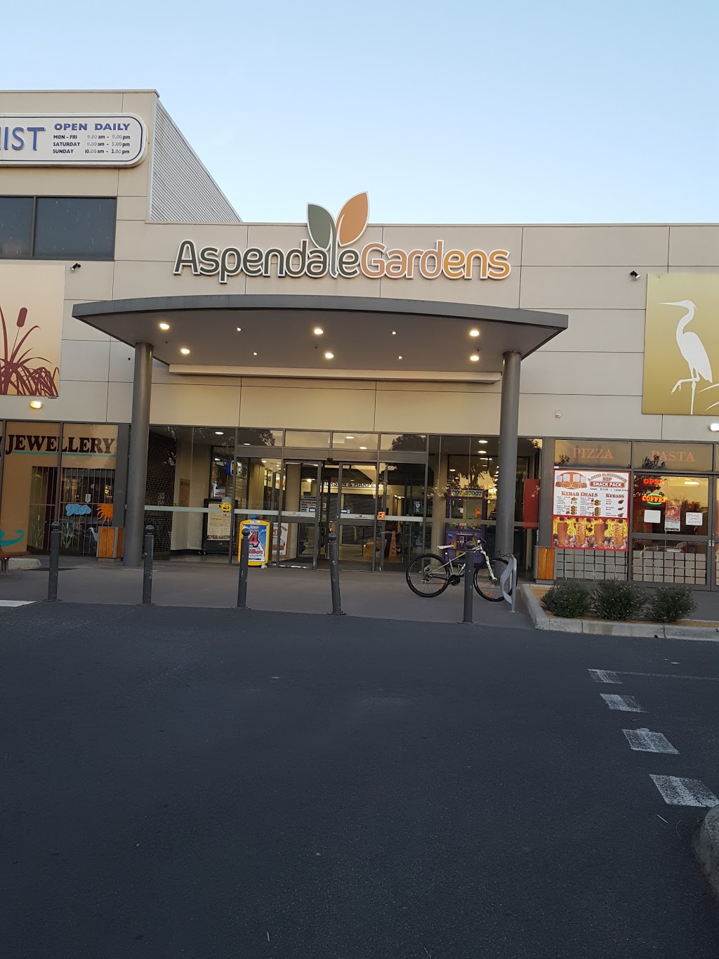 Aspendale Gardens Shopping Centre | shopping mall | Narelle Dr, Aspendale Gardens VIC 3195, Australia