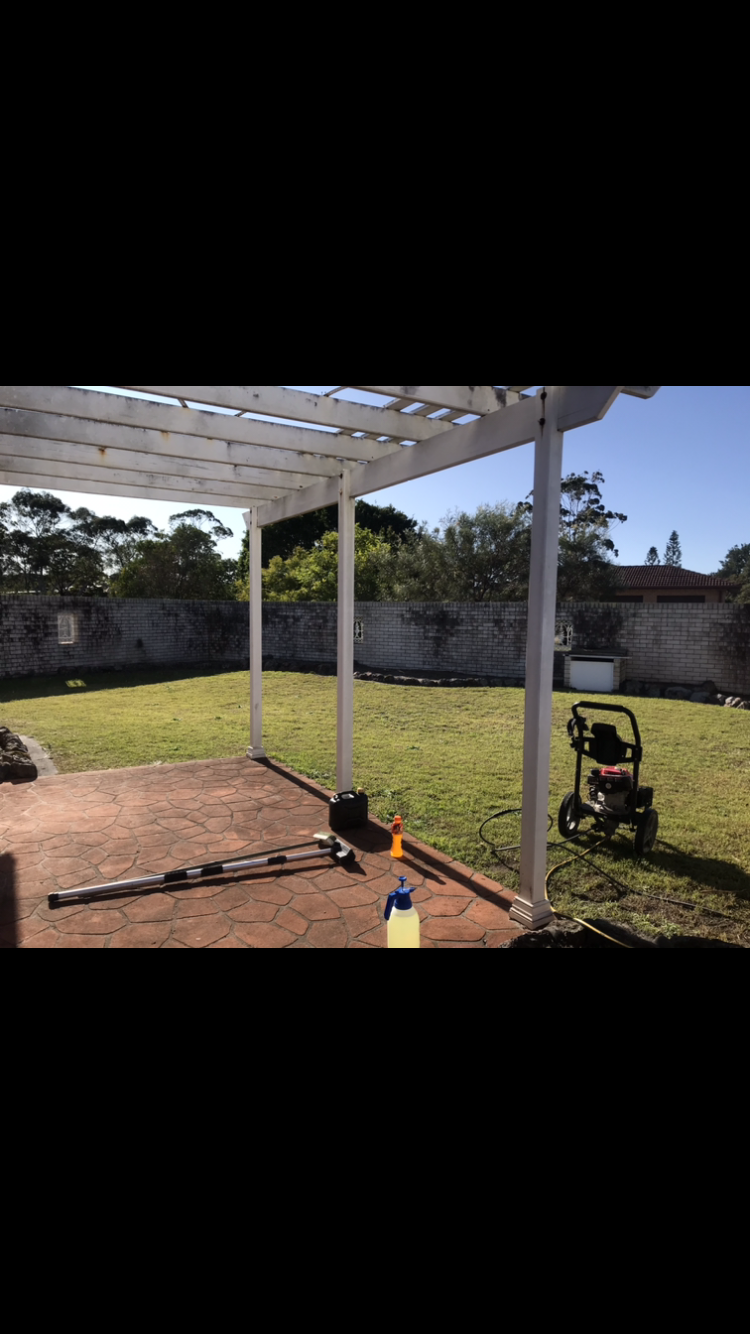 The guttering cleaning man | 4 Cavill Ave, Forster NSW 2428, Australia | Phone: 0432 611 772