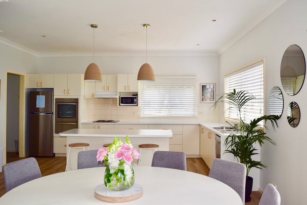 Lorne Stay Holiday Rental | 35 William St, Lorne VIC 3232, Australia | Phone: 0423 937 387