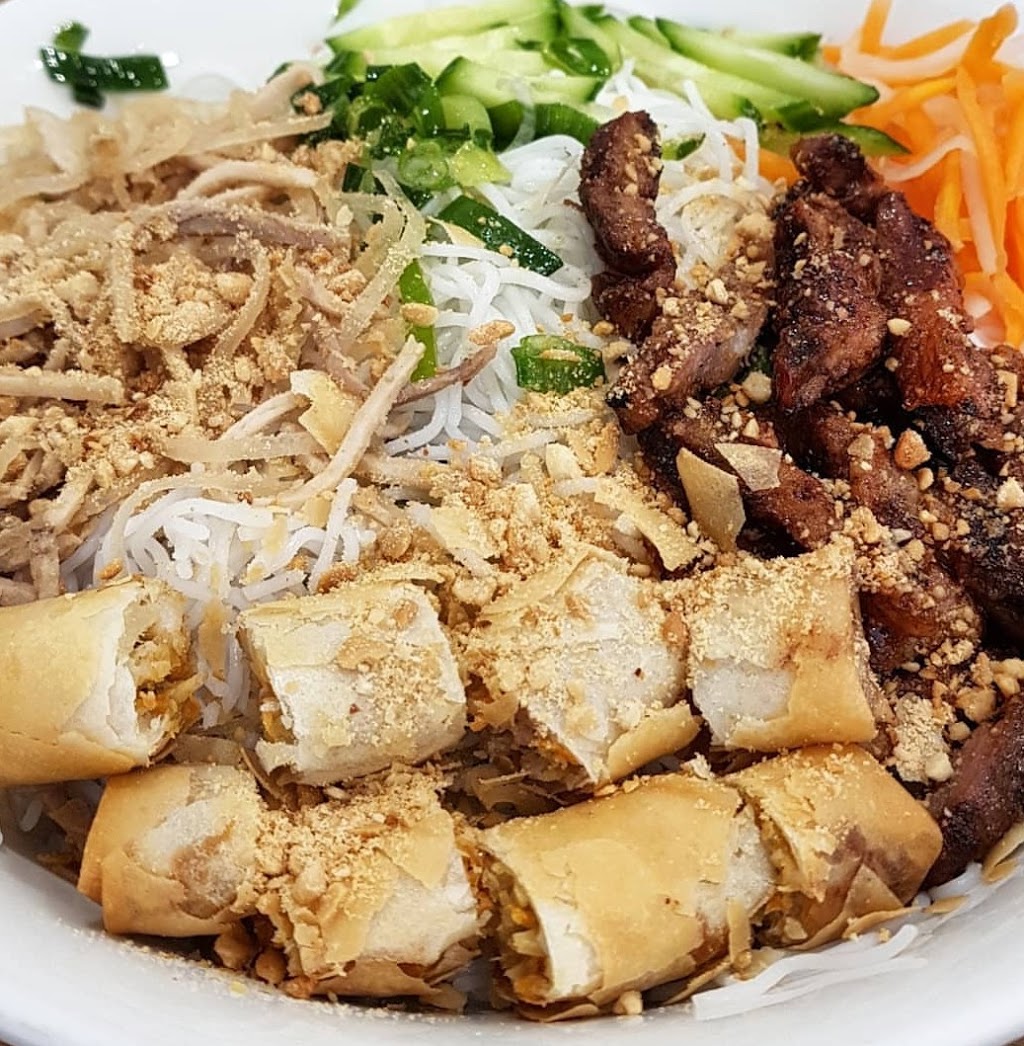 Pho Huynh | restaurant | 7/70 Marangaroo Dr, Girrawheen WA 6064, Australia | 0893433886 OR +61 8 9343 3886