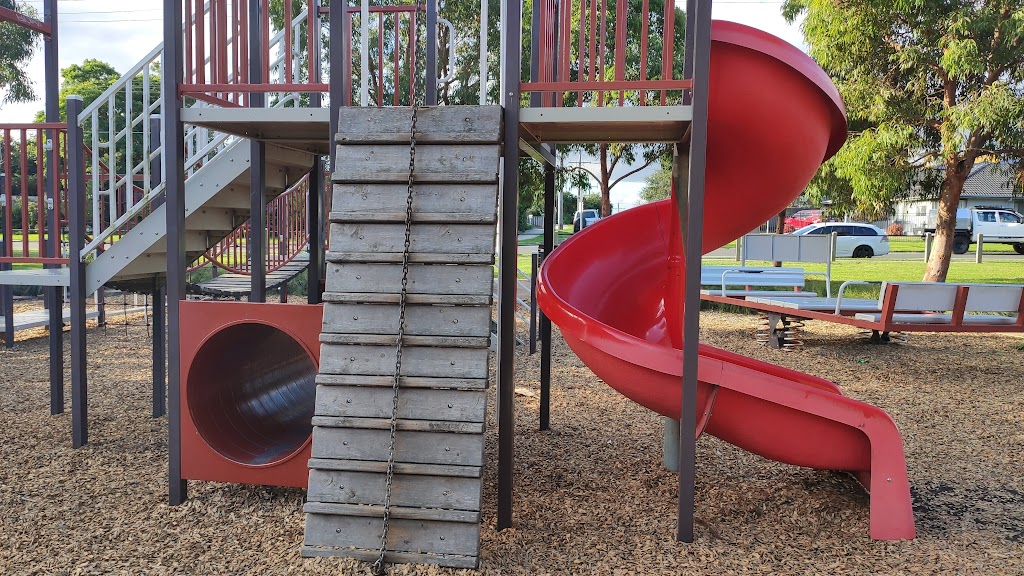 Country Club Drive Playground | point of interest | 25 Country Club Dr, Chirnside Park VIC 3116, Australia | 0397267788 OR +61 3 9726 7788