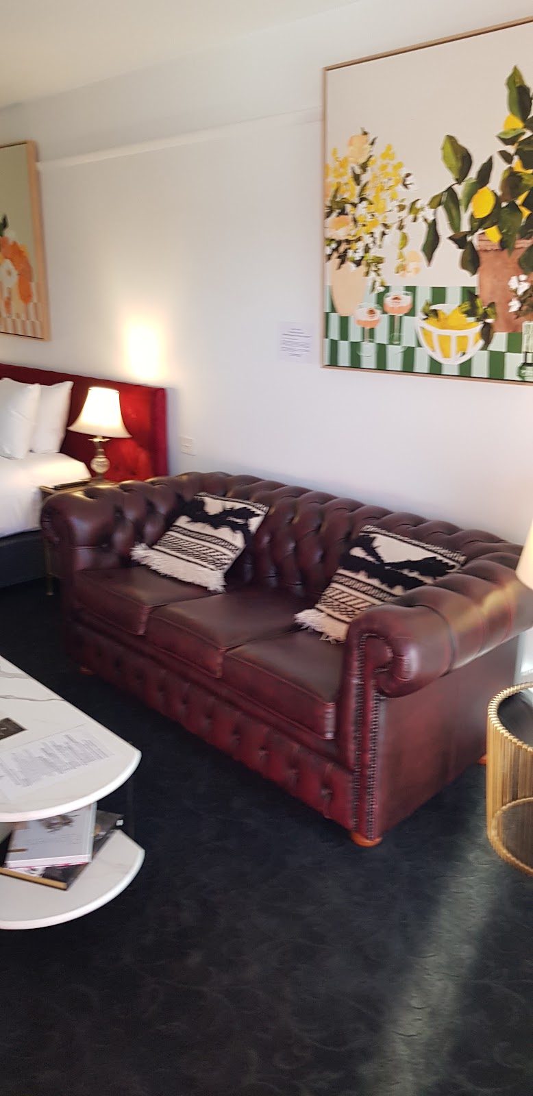 Daylesford Art Motel | 2 East St, Daylesford VIC 3460, Australia | Phone: (03) 5312 2772