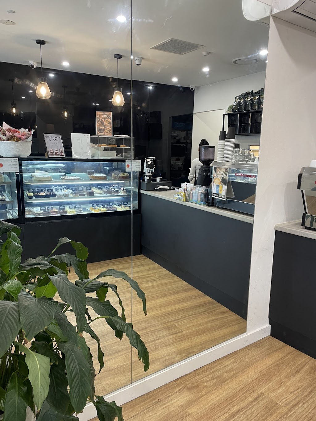 Patisserie New York Revesby | Shop 3/19 Marco Ave, Revesby NSW 2212, Australia | Phone: (02) 8764 7792