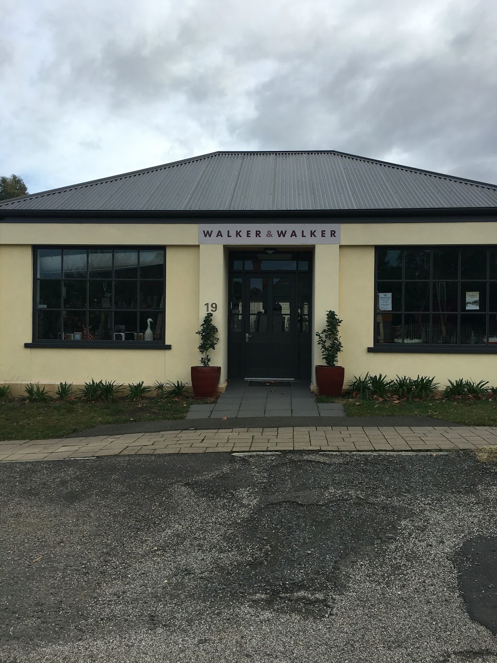 Walker & Walker | furniture store | 19 Bridge St, Richmond TAS 7025, Australia | 0362602933 OR +61 3 6260 2933