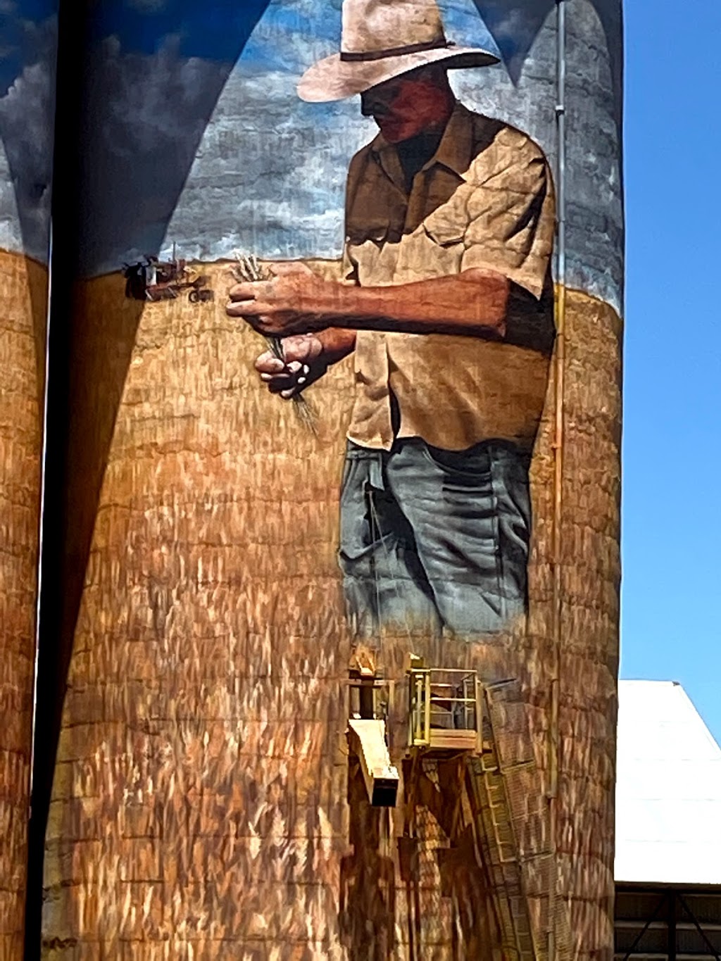Grenfell Painted Silo by Heesco | tourist attraction | 42 West St, Grenfell NSW 2810, Australia | 0263432110 OR +61 2 6343 2110