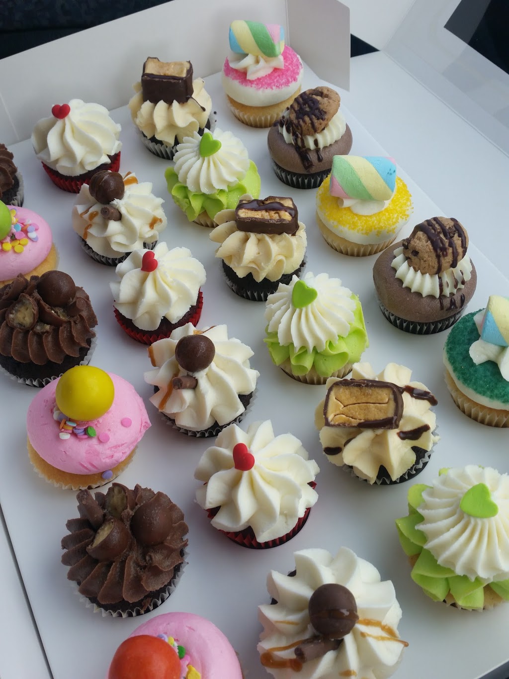 The Little Cupcake Ballarat | bakery | 223 Eureka St, Ballarat East VIC 3350, Australia | 0353332301 OR +61 3 5333 2301