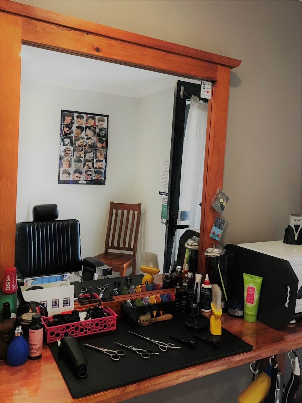 Leonies Barbershop & Hair Studio | 167 Lake Valley Dr, Lakelands WA 6180, Australia | Phone: 0419 020 159
