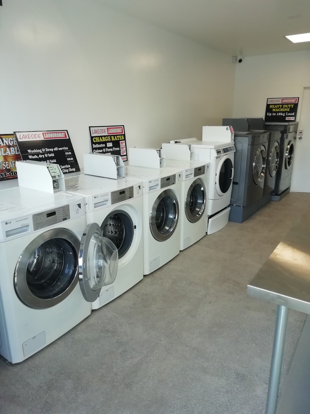 Lakeside laundromat | laundry | 11 Hilton Terrace, Tewantin QLD 4565, Australia