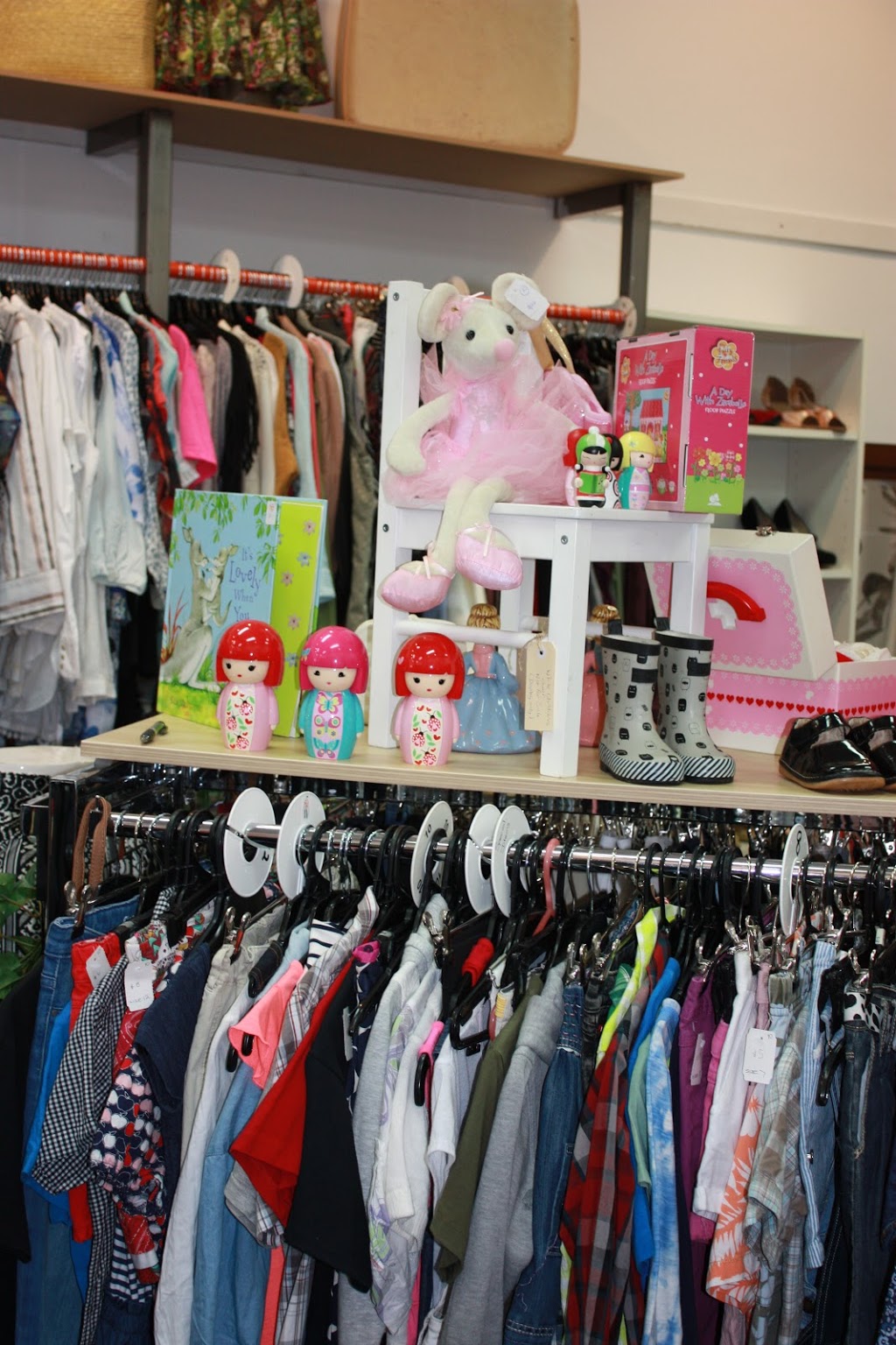 Family Life: Hampton Opportunity Shop | clothing store | 452B Hampton St, Hampton VIC 3188, Australia | 0395987893 OR +61 3 9598 7893