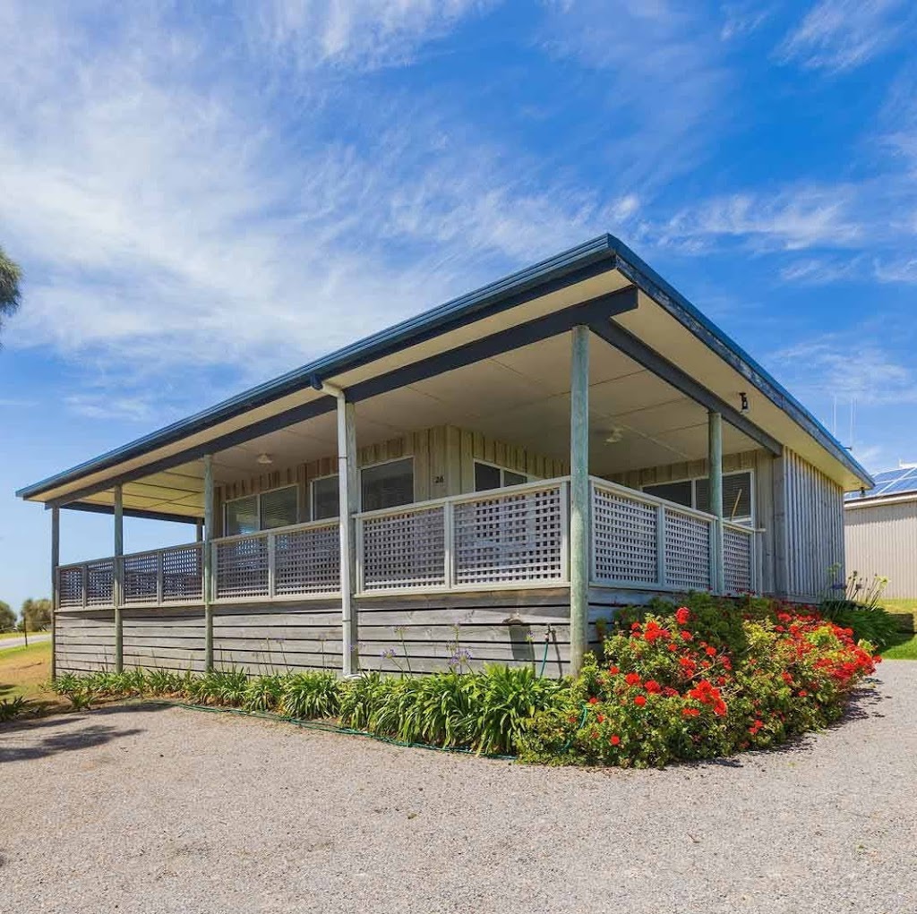 Sheoaks Beach House | lodging | 27 Thistle Pl, Port Fairy VIC 3284, Australia | 0355683425 OR +61 3 5568 3425