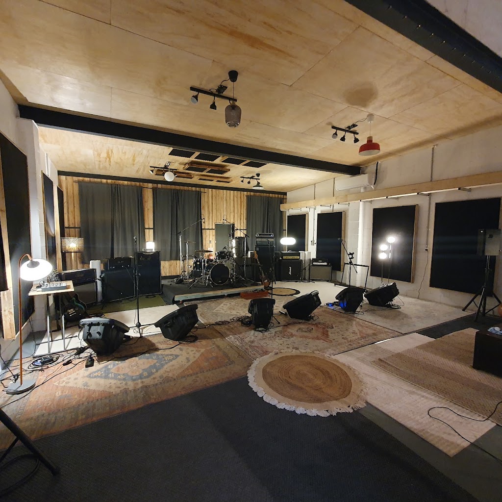 The Palms Band Room | Unit 2/30 Livingstone St, Lawson NSW 2783, Australia | Phone: 0424 047 183