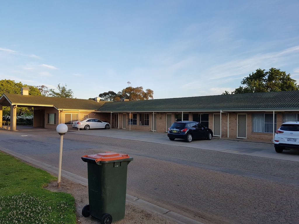 Golfview Motor Inn | lodging | McNickle Rd, Moorong NSW 2650, Australia | 0269311633 OR +61 2 6931 1633