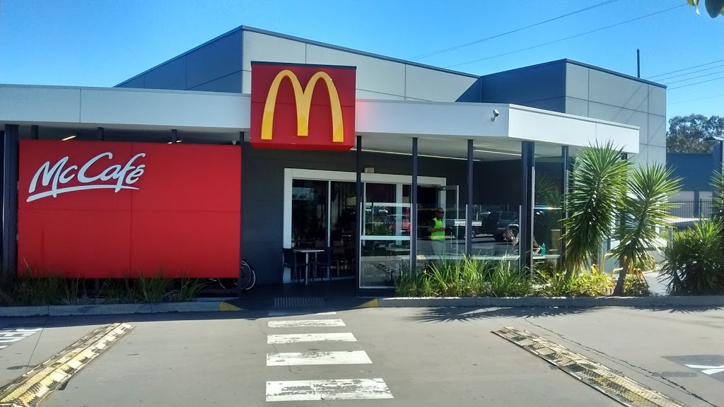 McDonalds Clontarf | meal takeaway | 4 Oasis Ct, Clontarf QLD 4019, Australia | 0732838260 OR +61 7 3283 8260