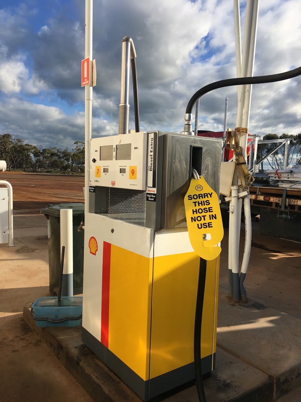 Shell | gas station | 57 Great Eastern Hwy, Meckering WA 6405, Australia | 0896251339 OR +61 8 9625 1339