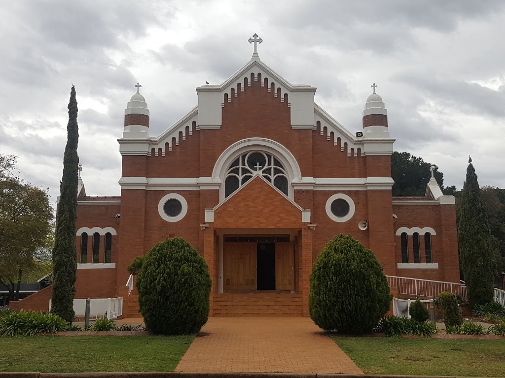 Sacred Heart Church | church | Warrambool St, Griffith NSW 2680, Australia | 0269621533 OR +61 2 6962 1533