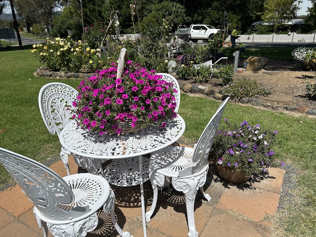 The Parrots Nest | 89 Rouse St, Tenterfield NSW 2372, Australia | Phone: 0402 391 090