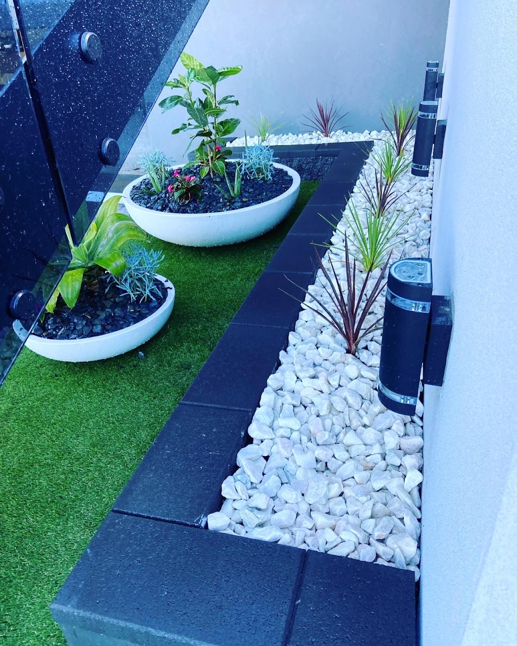 Living Green Outdoors | 8A Tern Pl, Hinchinbrook NSW 2168, Australia | Phone: 0452 502 852