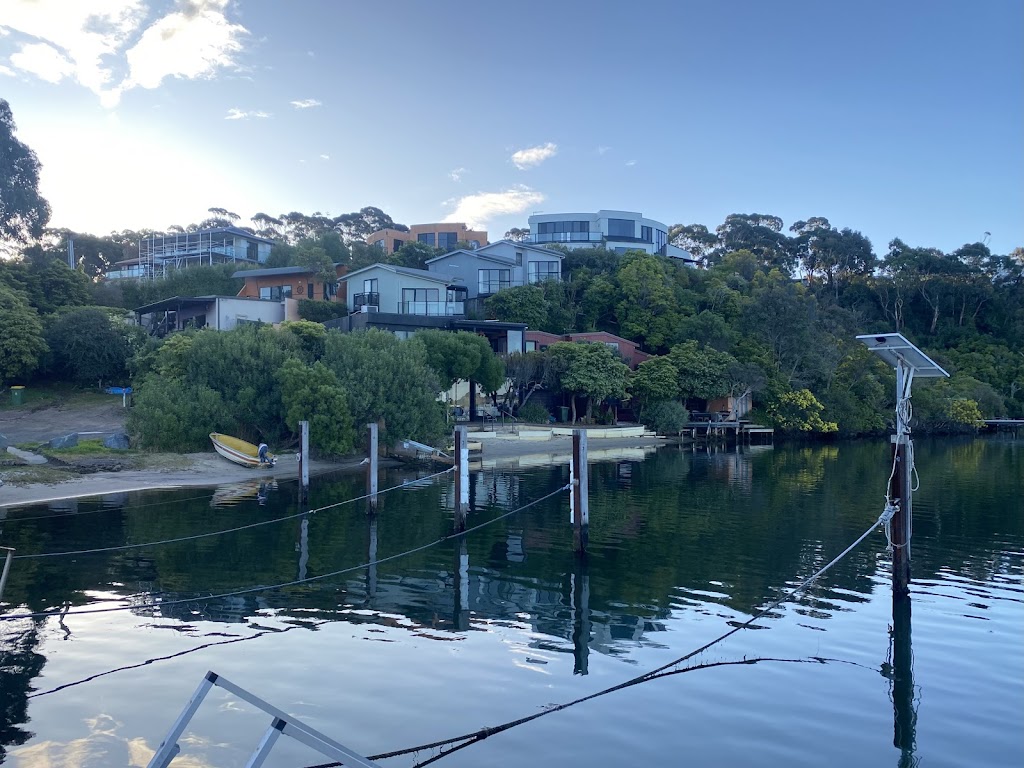 Clara Cove Waterfront Apartments | 12 Clara St, Kalimna VIC 3909, Australia | Phone: 0458 987 904