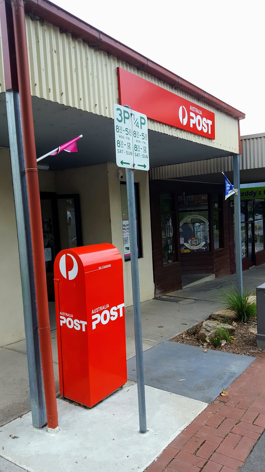 Australia Post - Yarra Glen LPO | post office | 20 Bell St, Yarra Glen VIC 3775, Australia | 0397301328 OR +61 3 9730 1328