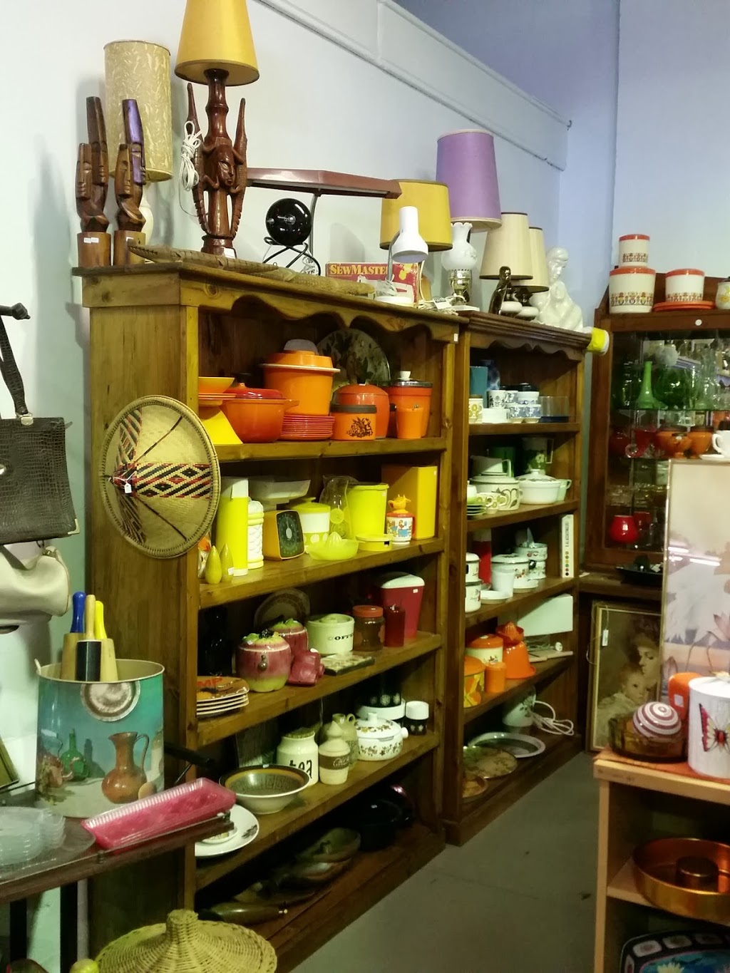 Ludos Old Wares | home goods store | 21C Pacific Hwy, Ulmarra NSW 2462, Australia | 0266444080 OR +61 2 6644 4080