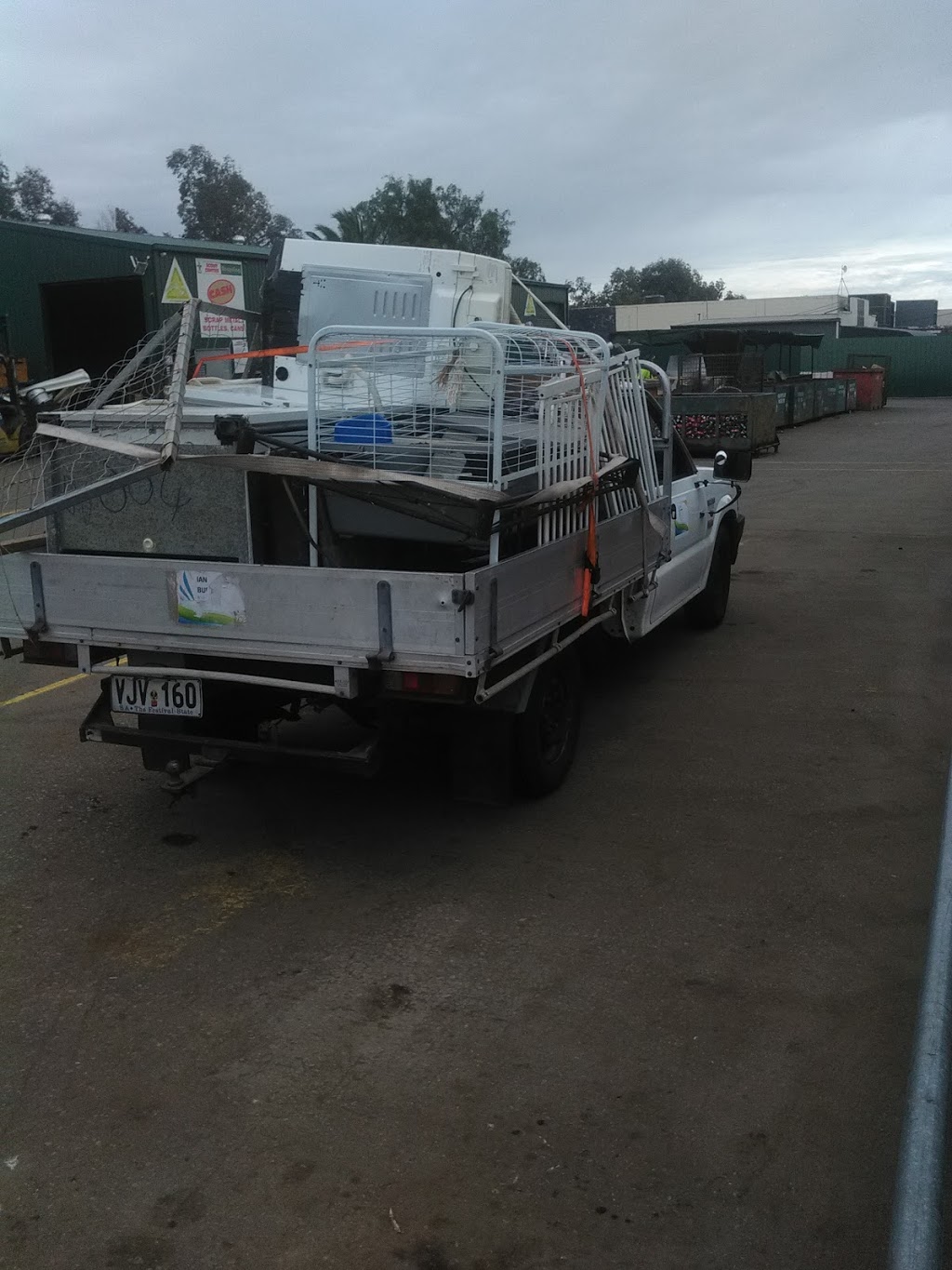 IAN BURTON rubbish and metal removal services | moving company | 27 Luringa Cl, Craigmore SA 5114, Australia | 0439969246 OR +61 439 969 246
