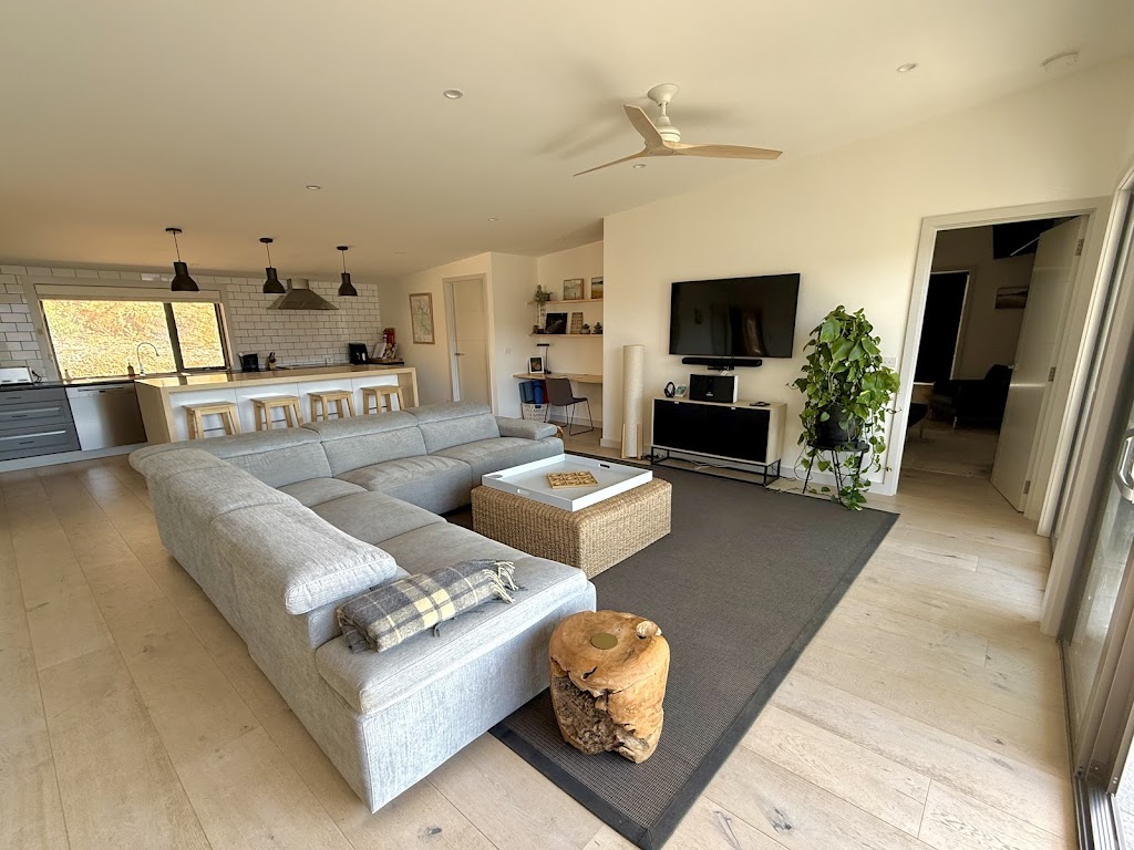 ODeer Lake Eildon Accommodation in Taylor Bay | 230 Taylor Bay Left Arm Rd, Taylor Bay VIC 3713, Australia | Phone: 0407 812 536