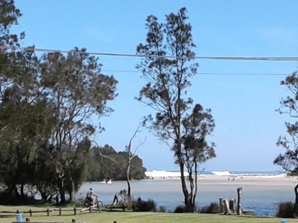 Rocketz at Berrara Beach | lodging | 19 Lakeland Ave, Sussex Inlet NSW 2540, Australia
