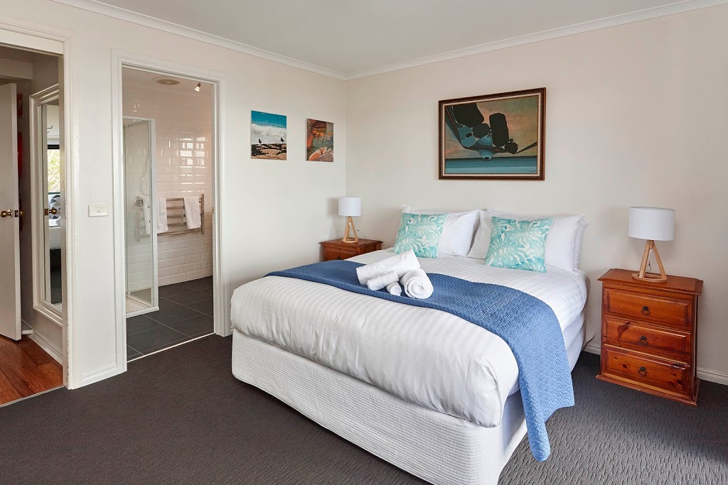Dolphin Lookout Cottage | lodging | 22/1 Wedge Ct, Binalong Bay TAS 7216, Australia | 0407808738 OR +61 407 808 738