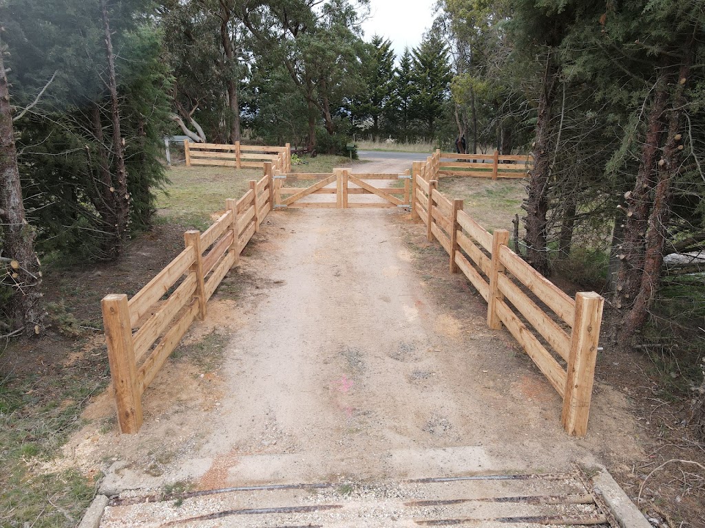 Macedon Ranges Country Timber Gates & Fencing Pty Ltd | park | 267 Sutherlands Rd, Riddells Creek VIC 3431, Australia | 0468701149 OR +61 468 701 149