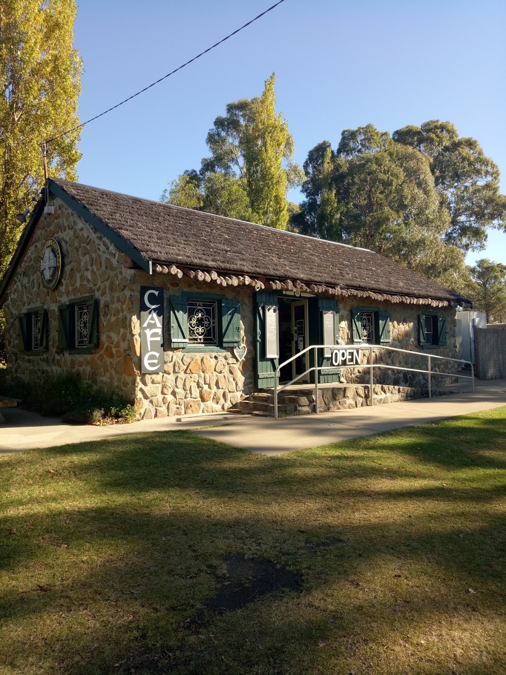 Crofters Cottage | 37 Watsons Dr, Glen Innes NSW 2370, Australia | Phone: (02) 6732 5303