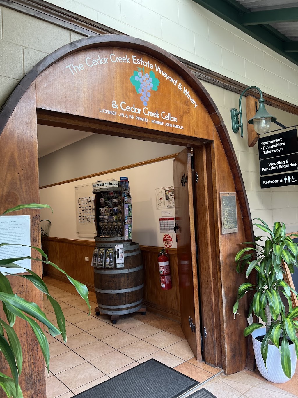 Cedar Creek Estate Restaurant & Cafe | 104 Hartley Rd, Tamborine Mountain QLD 4272, Australia | Phone: (07) 5545 1666